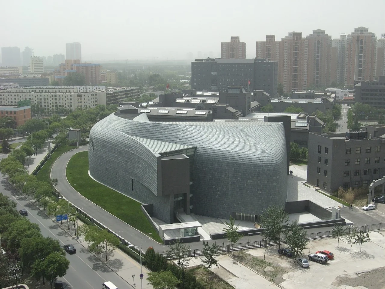 2008年实拍:中央美术学院美术馆的弧形石材外壳